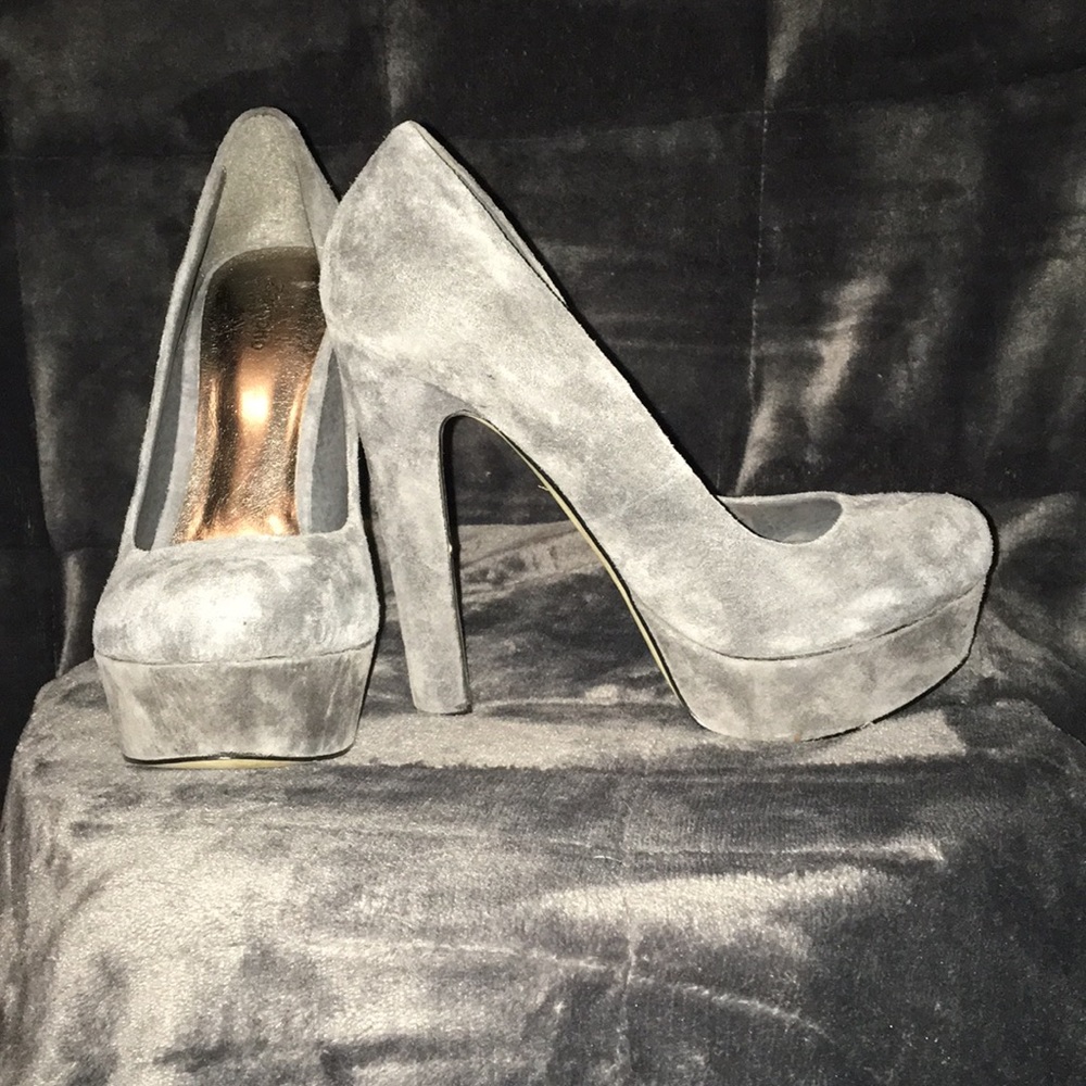Gray pumps size 7.5